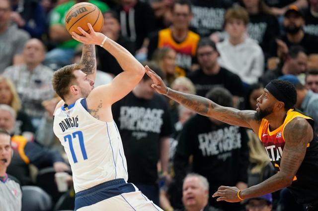 1651244795275011269.jpg merlin_67343977.jpg