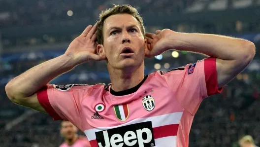 必一体育平台-利希施泰纳：皮尔洛的纪律性让我惊讶，他场上从不吝惜跑动